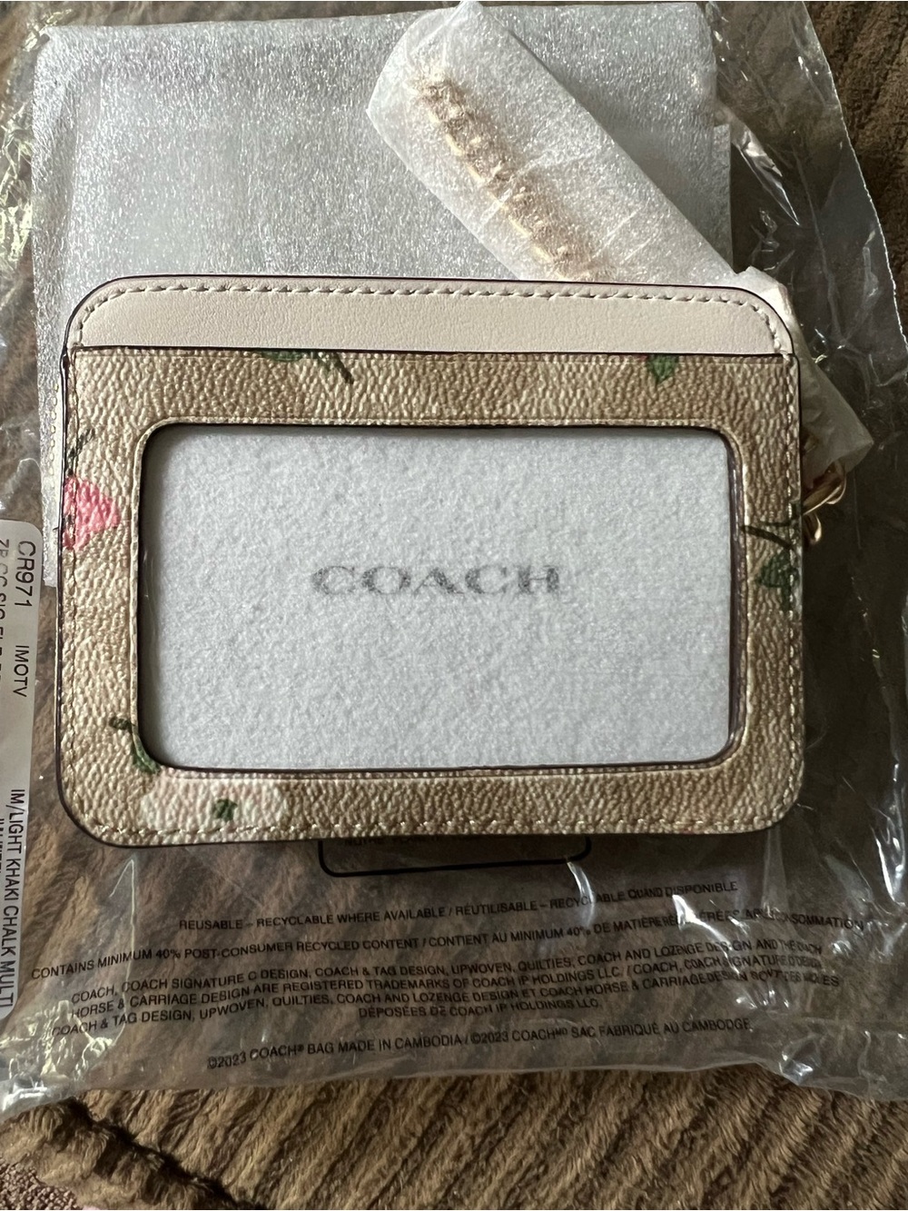 Coach Zip Card Case
In Signature Canvas With Floral Print NWT - Picture 2 of 3